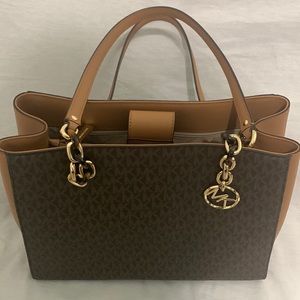 COPY - MICHAEL KORS HANDBAG, carried once.  Considered new.